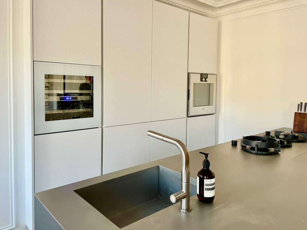 Dimi Interior Design dans le quartier Oberkampf à Paris cuisine Eggersmann