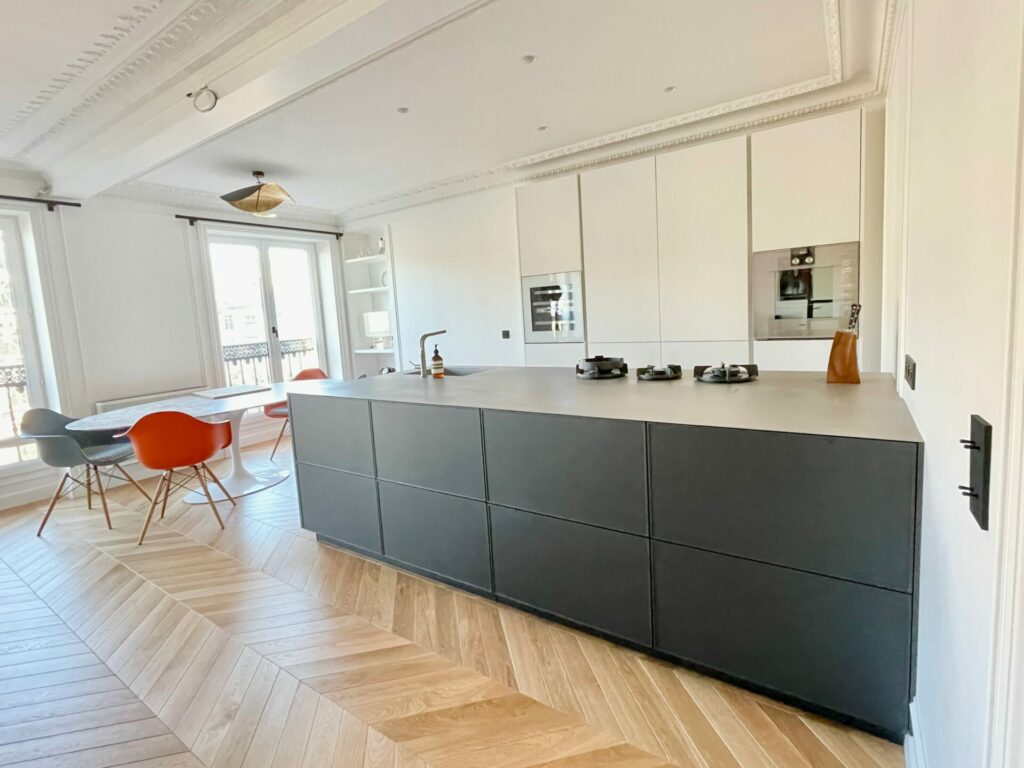 Dimi Interior Design dans le quartier Oberkampf à Paris cuisine Eggersmann