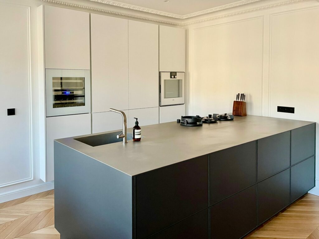 Dimi Interior Design dans le quartier Oberkampf à Paris cuisine Eggersmann
