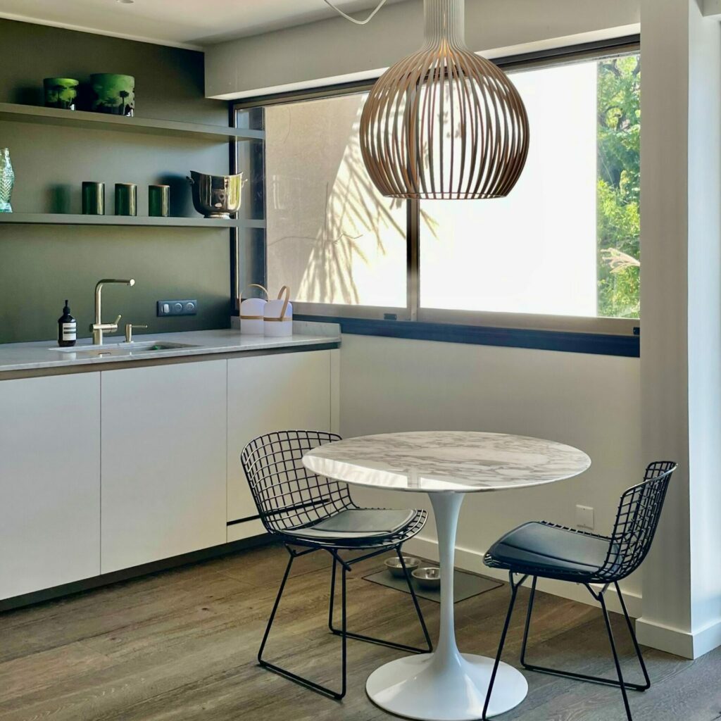 Transformation d’une cuisine couloir en un espace fonctionnel