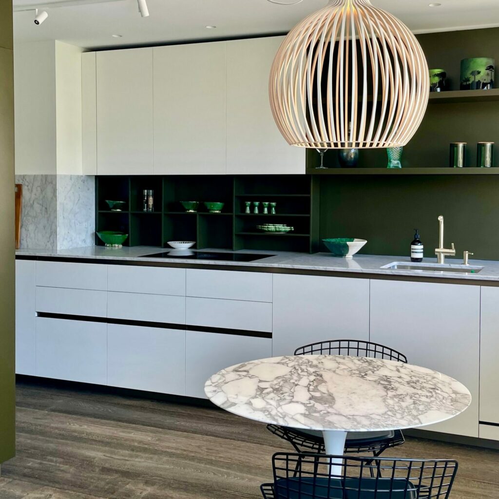 Transformation d’une cuisine couloir en un espace fonctionnel