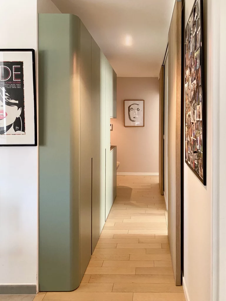 Entrée élégante et fonctionnelle avec notre marque Logos
