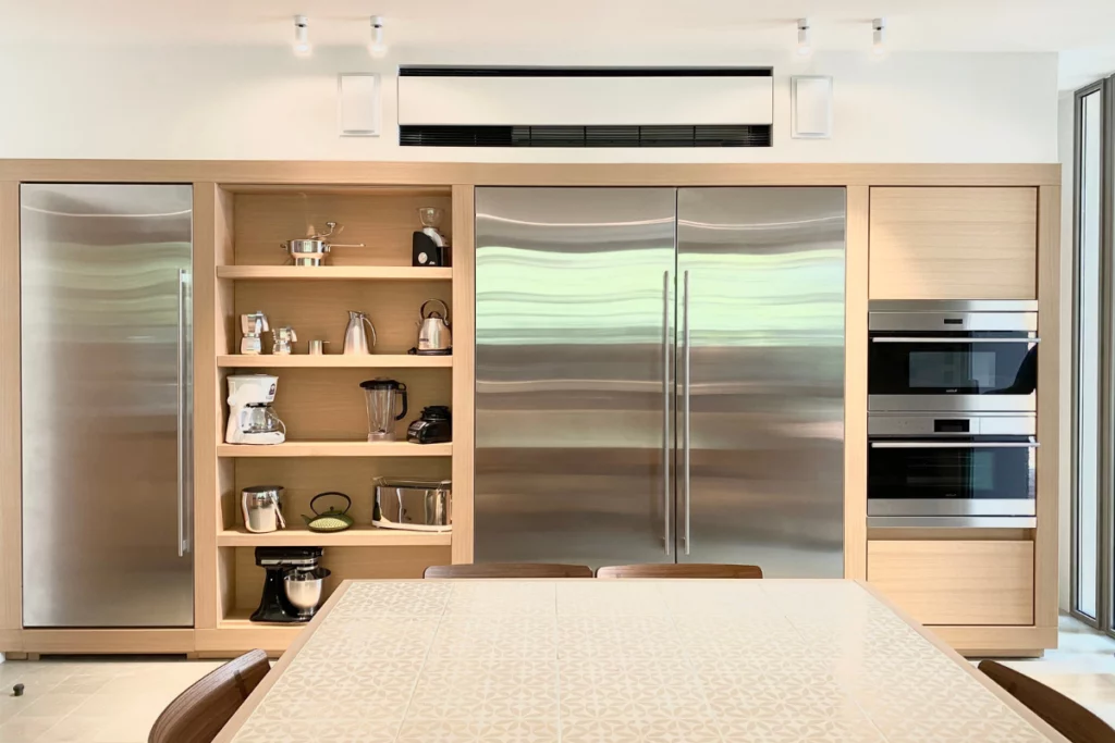 une cuisine de luxe avec vue du point froid sur-mesure et design