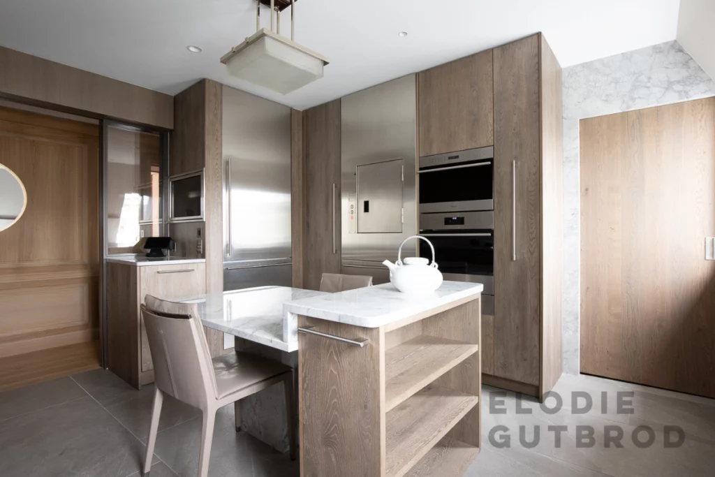une cuisine avec mise en valeur du point froid sur-mesure et design