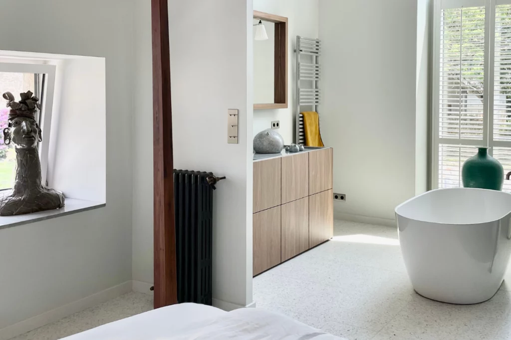 Aménagement intérieur luxueux : salle de bain : meubles 
